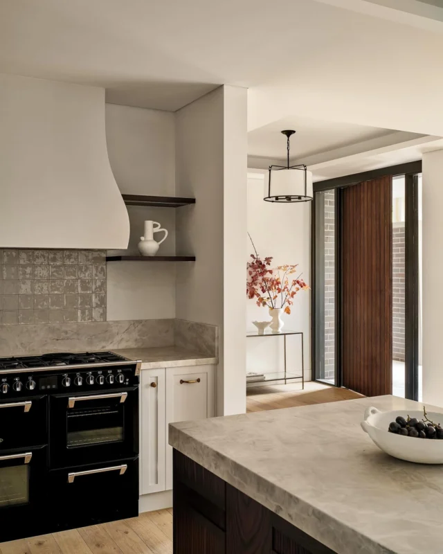 Another little perspective of the kitchen space at our Caro Nido residence. We really leaned into deep, warm timbers as an accent for this home, and it has had such a nice grounding effect on the palette.

📷: @ryanlphoto
Styling: @roryjamescarter