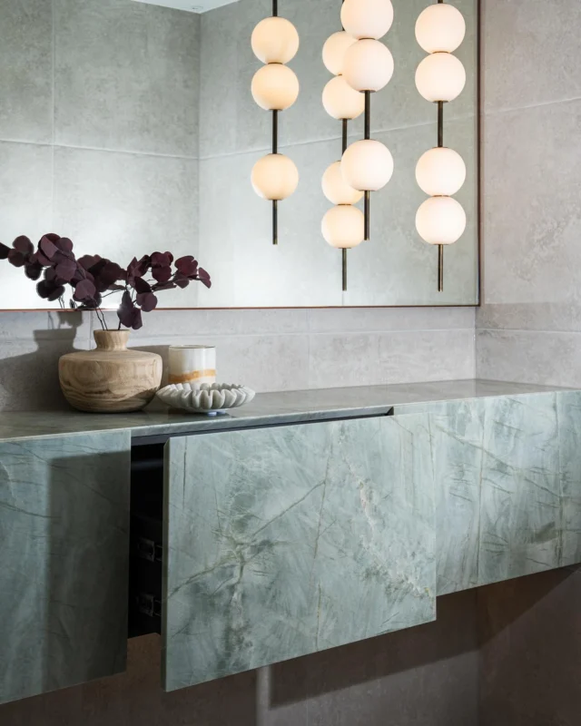 Dreamy, ethereal Emerald Haze stone taking centre stage in this Mosman powder room.

📷: @vodiproductions 
Build: @locagroup_building