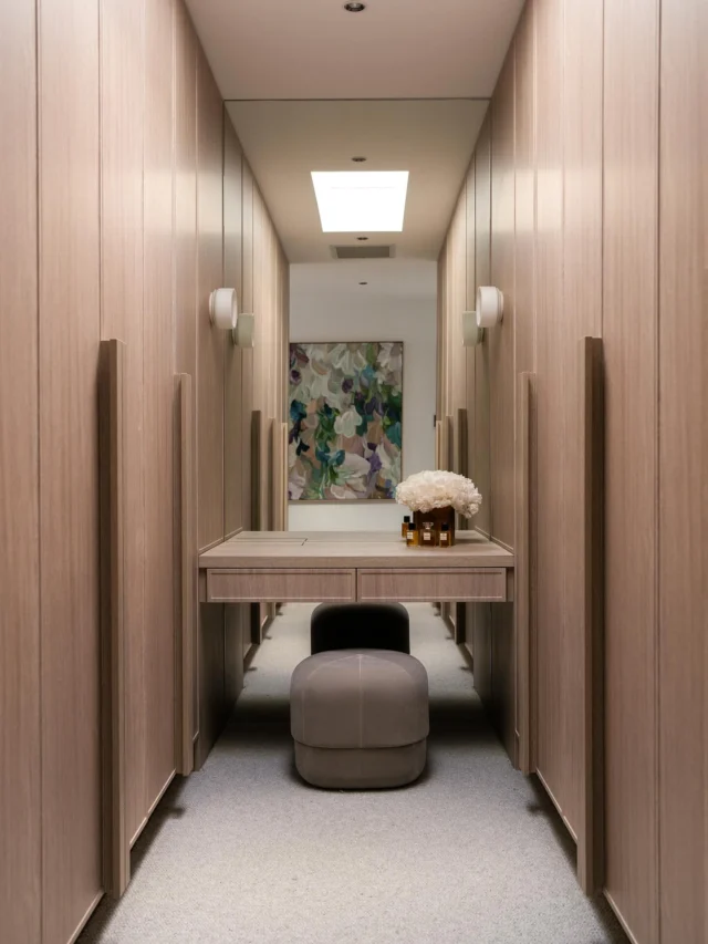 A quiet retreat, where less truly feels like more. Soft light, clean curves, and room to breathe.

📷: @vodiproductions 
Build: @locagroup_building